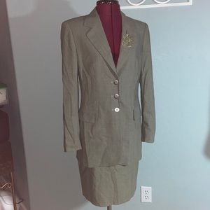 Vintage Escada light green wool Suit blazer & skirt set  with flower accent